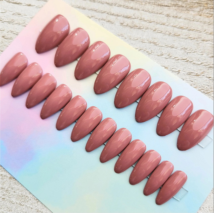 Press on nails